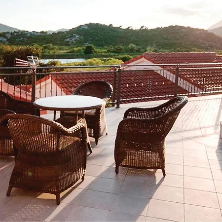 Four-bedroom Holiday In Peracko Blato Σπίτι διακοπών