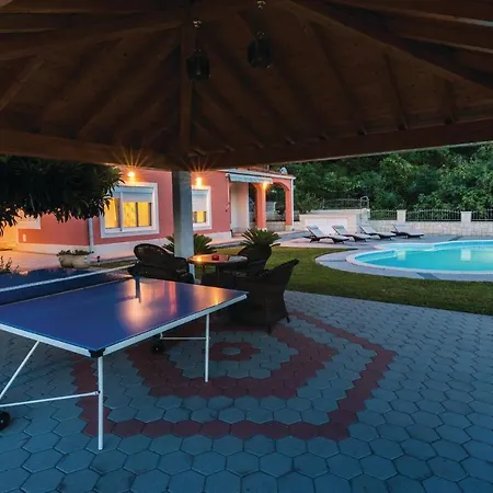 Four-bedroom Holiday In Peracko Blato Σπίτι διακοπών *