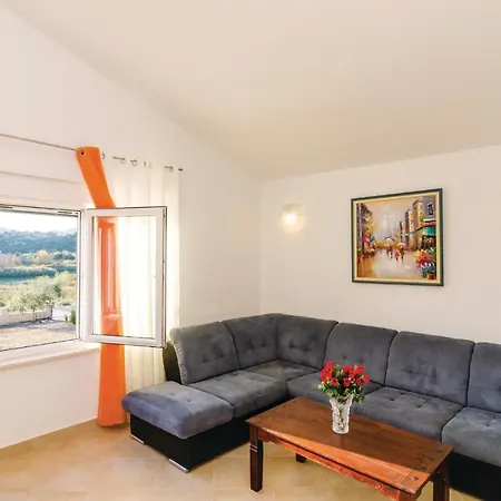 Four-bedroom Holiday In Peracko Blato Σπίτι διακοπών *