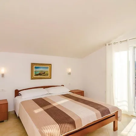 Σπίτι διακοπών Four-bedroom Holiday In Peracko Blato *