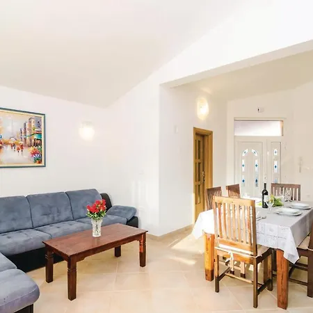 Σπίτι διακοπών Four-bedroom Holiday In Peracko Blato