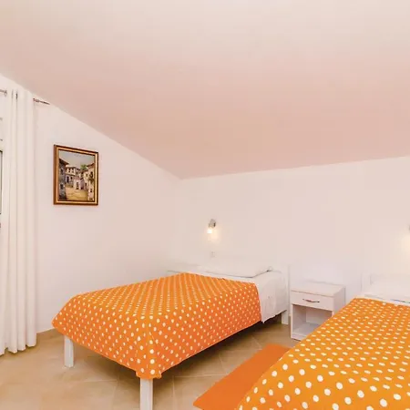 Σπίτι διακοπών Four-bedroom Holiday In Peracko Blato *