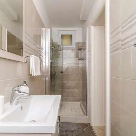 Σπίτι διακοπών Four-bedroom Holiday In Peracko Blato